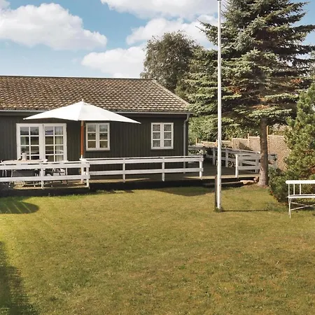 Three-bedroom Holiday In אוטרופ