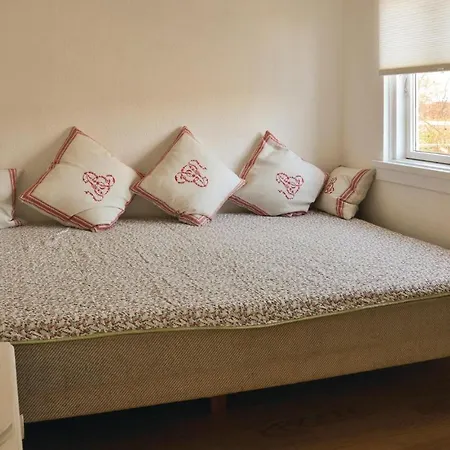 Three-bedroom Holiday In בית נופש